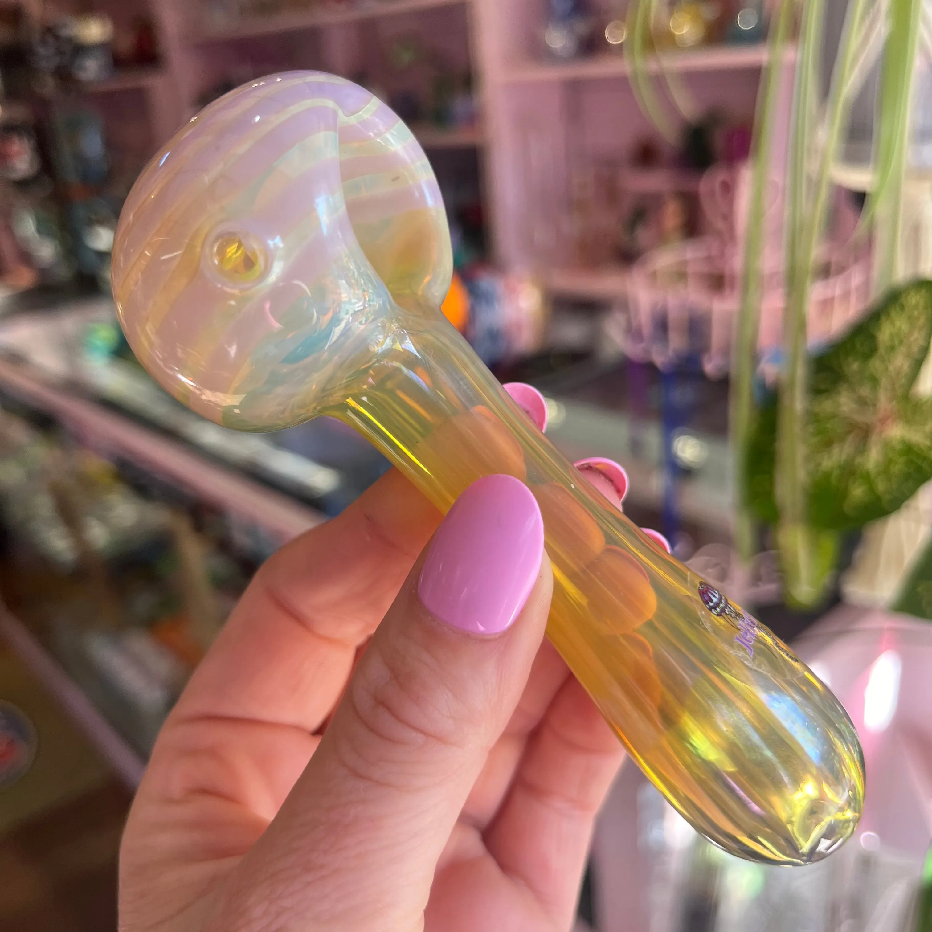 Color Changing Glass Pipe with Pink Swirl