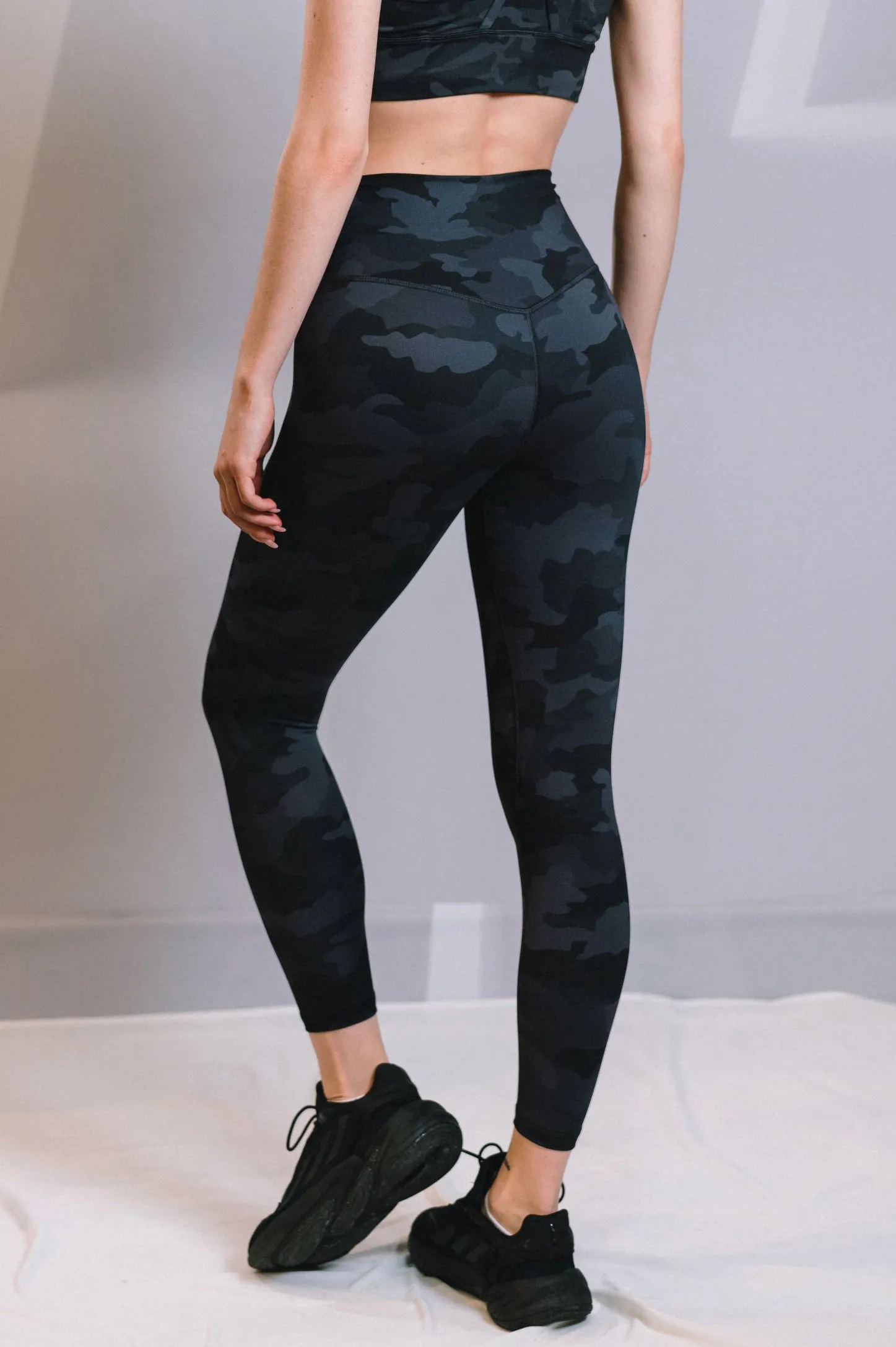 MIA FEATHERWEIGHT LEGGING