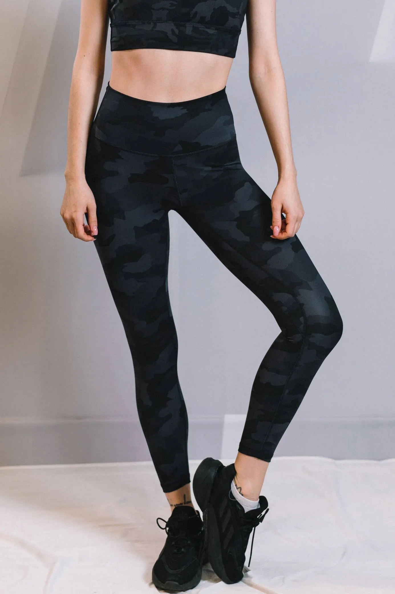 MIA FEATHERWEIGHT LEGGING