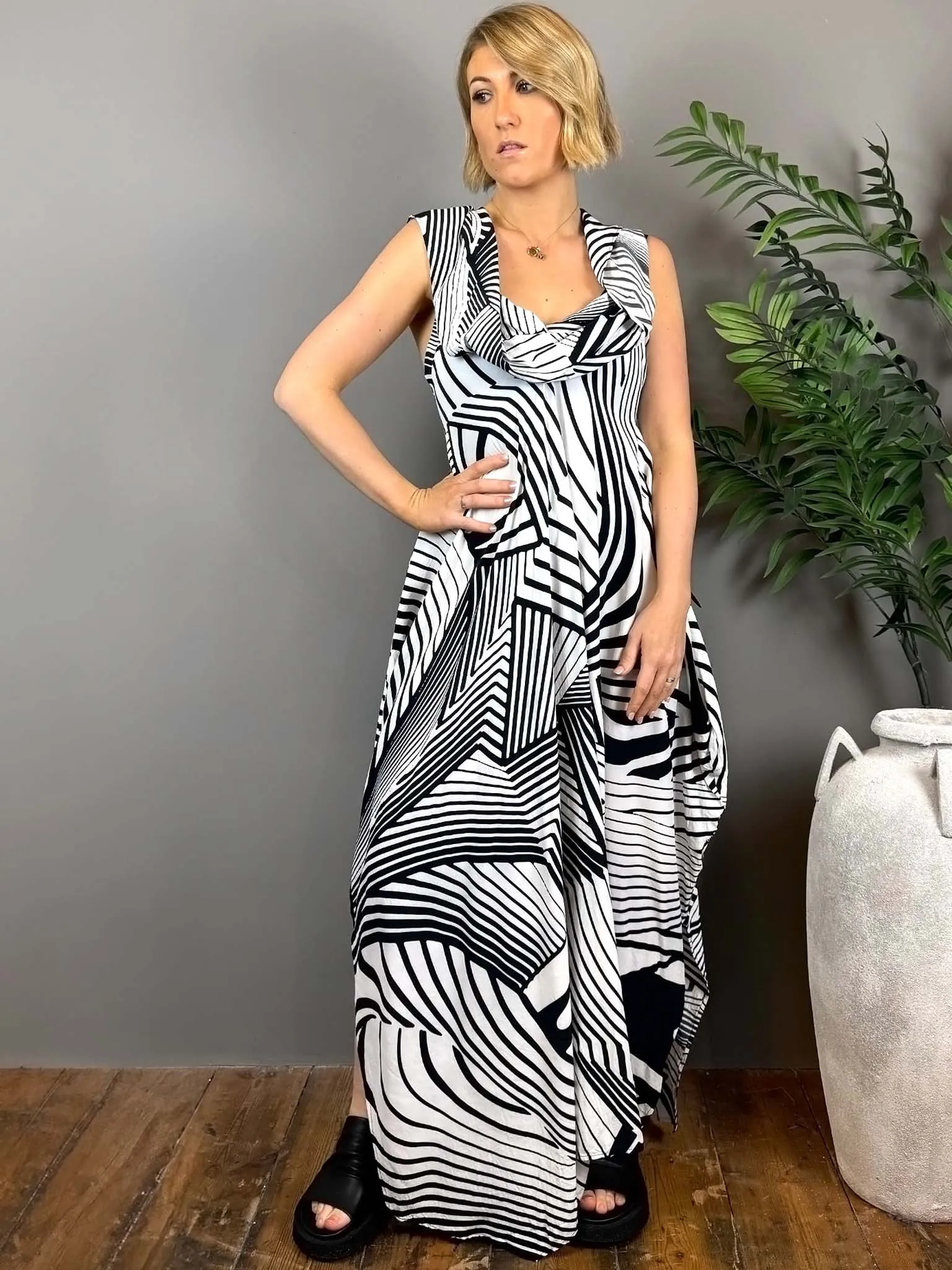 Monochrome Geometric Print Maxi Dress - PAKA10