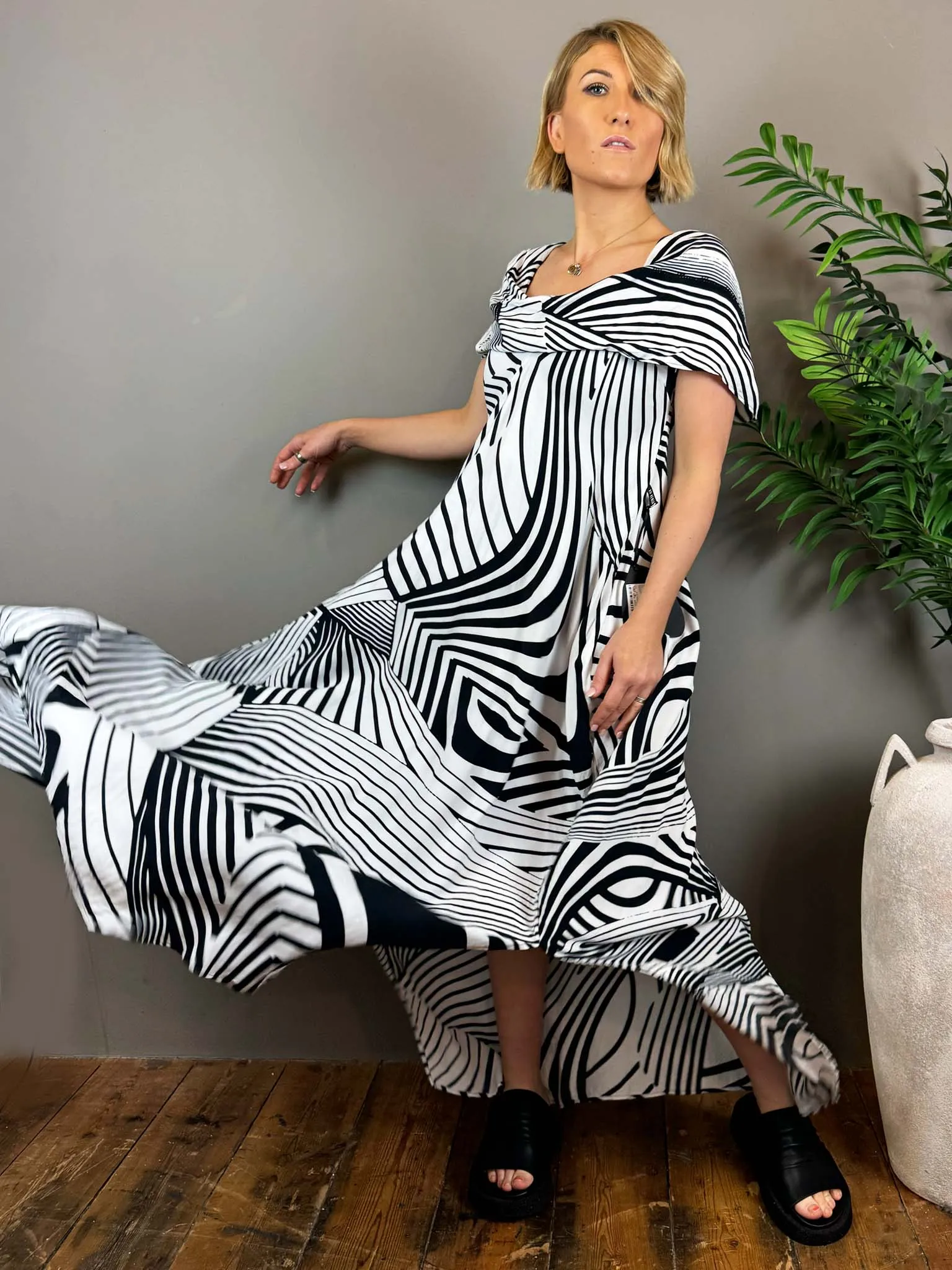 Monochrome Geometric Print Maxi Dress - PAKA10