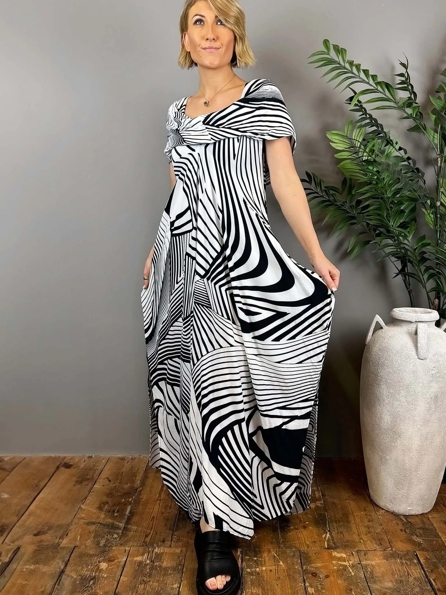 Monochrome Geometric Print Maxi Dress - PAKA10