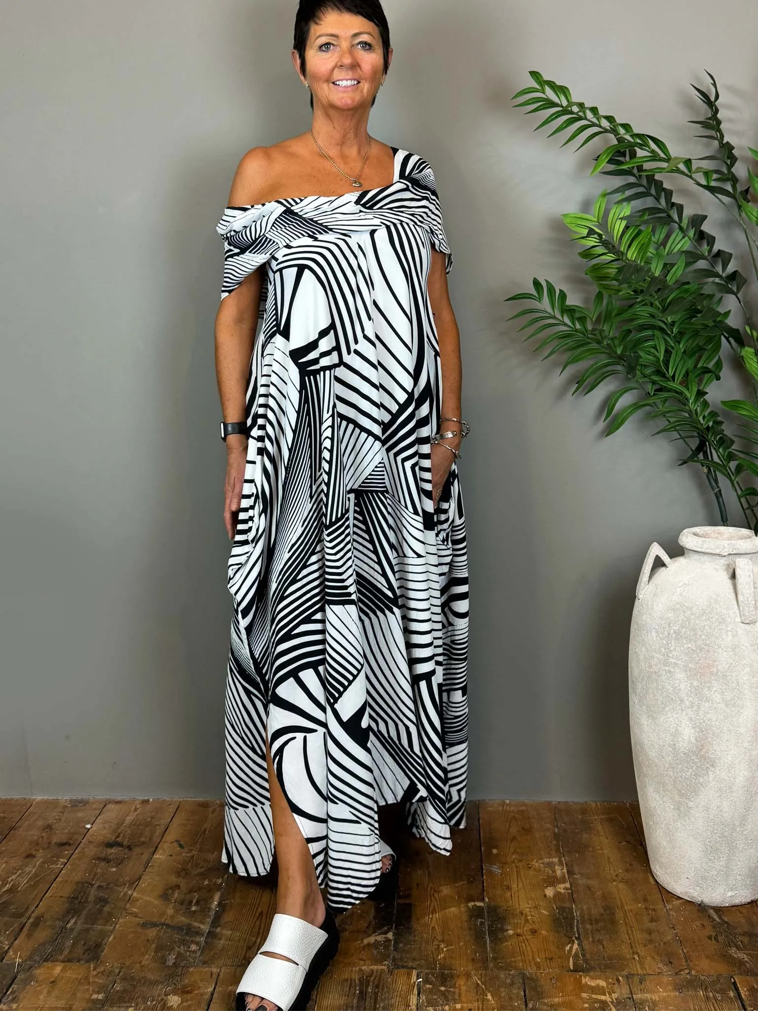 Monochrome Geometric Print Maxi Dress - PAKA10