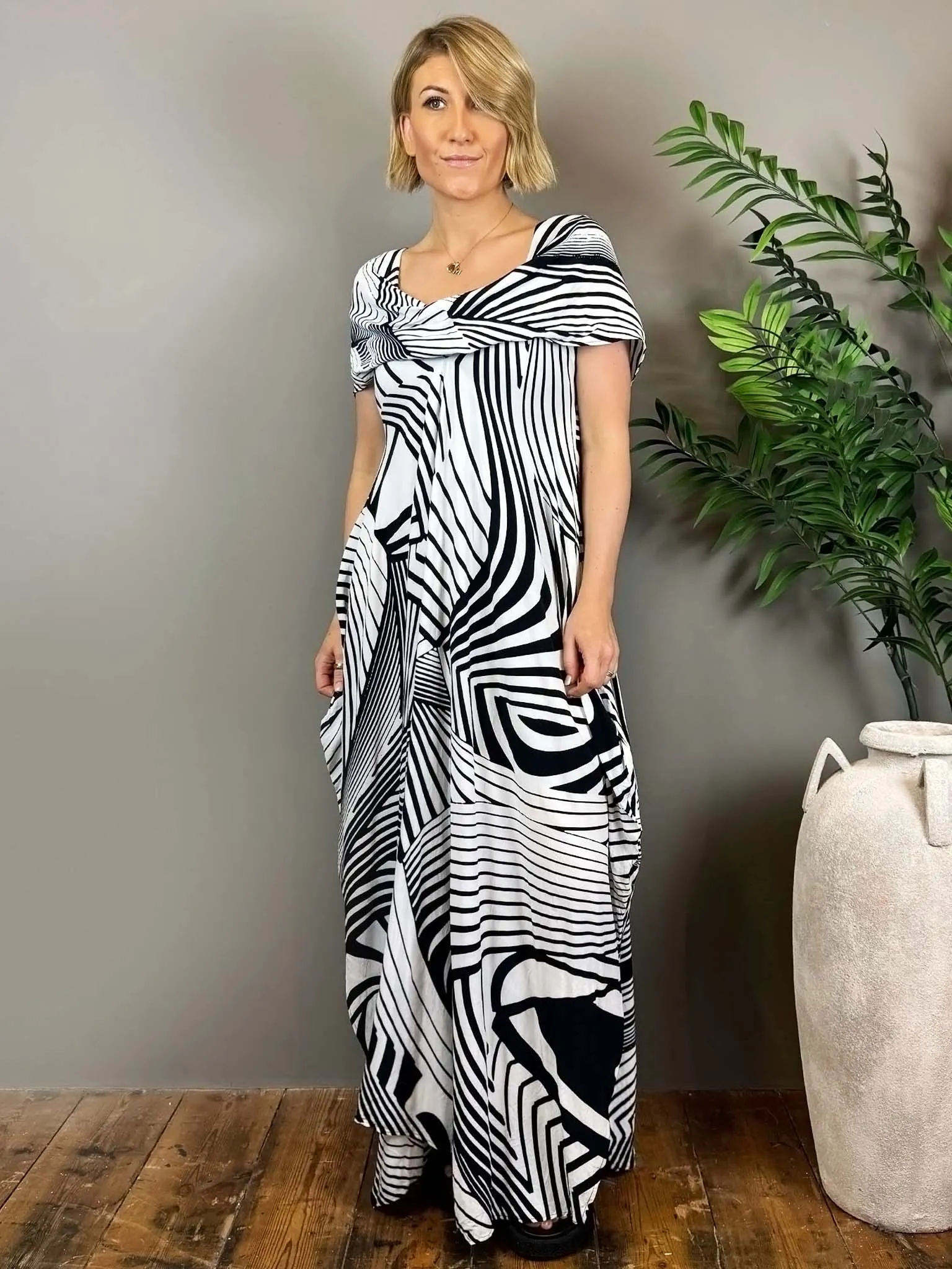 Monochrome Geometric Print Maxi Dress - PAKA10