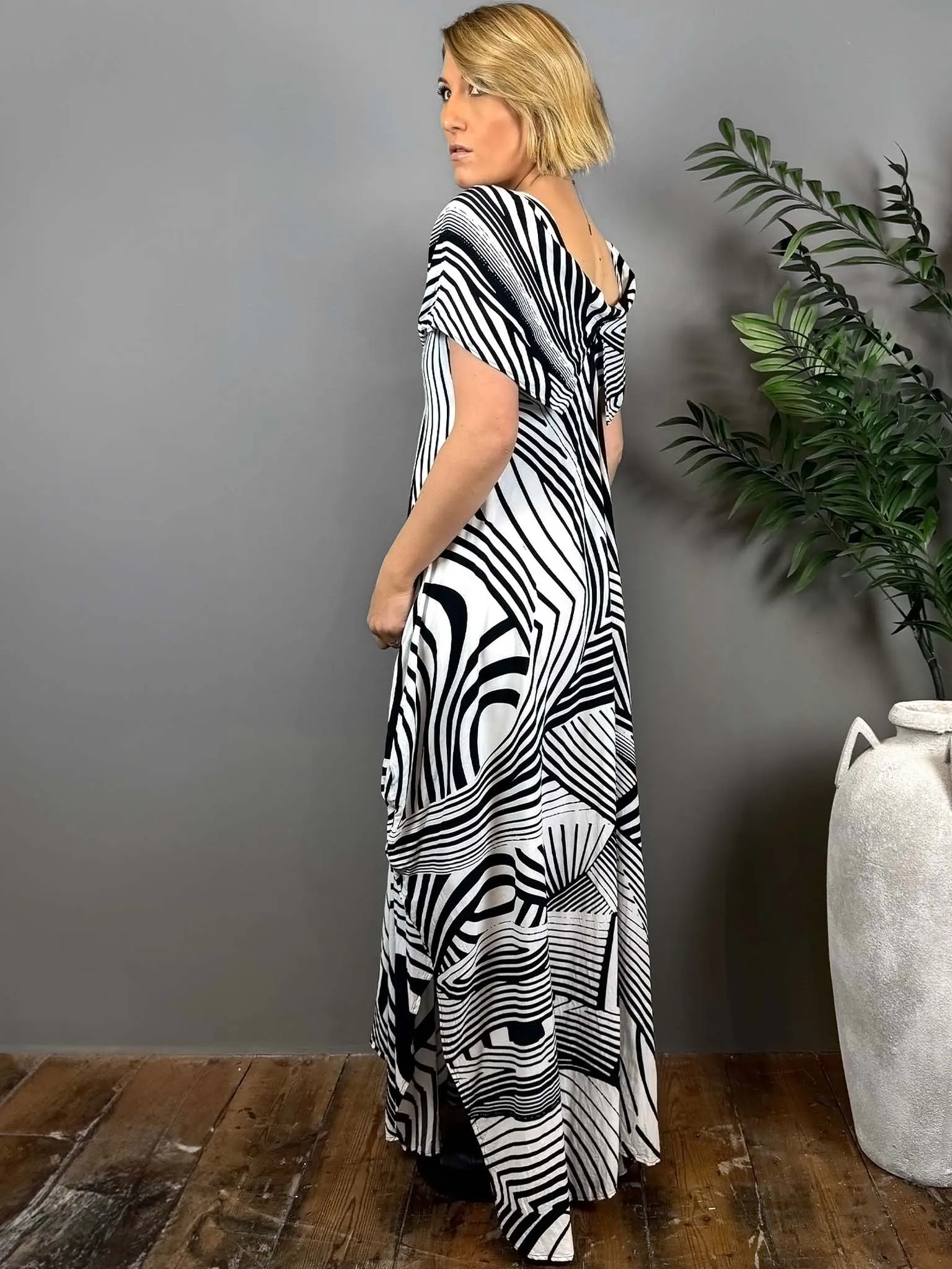 Monochrome Geometric Print Maxi Dress - PAKA10