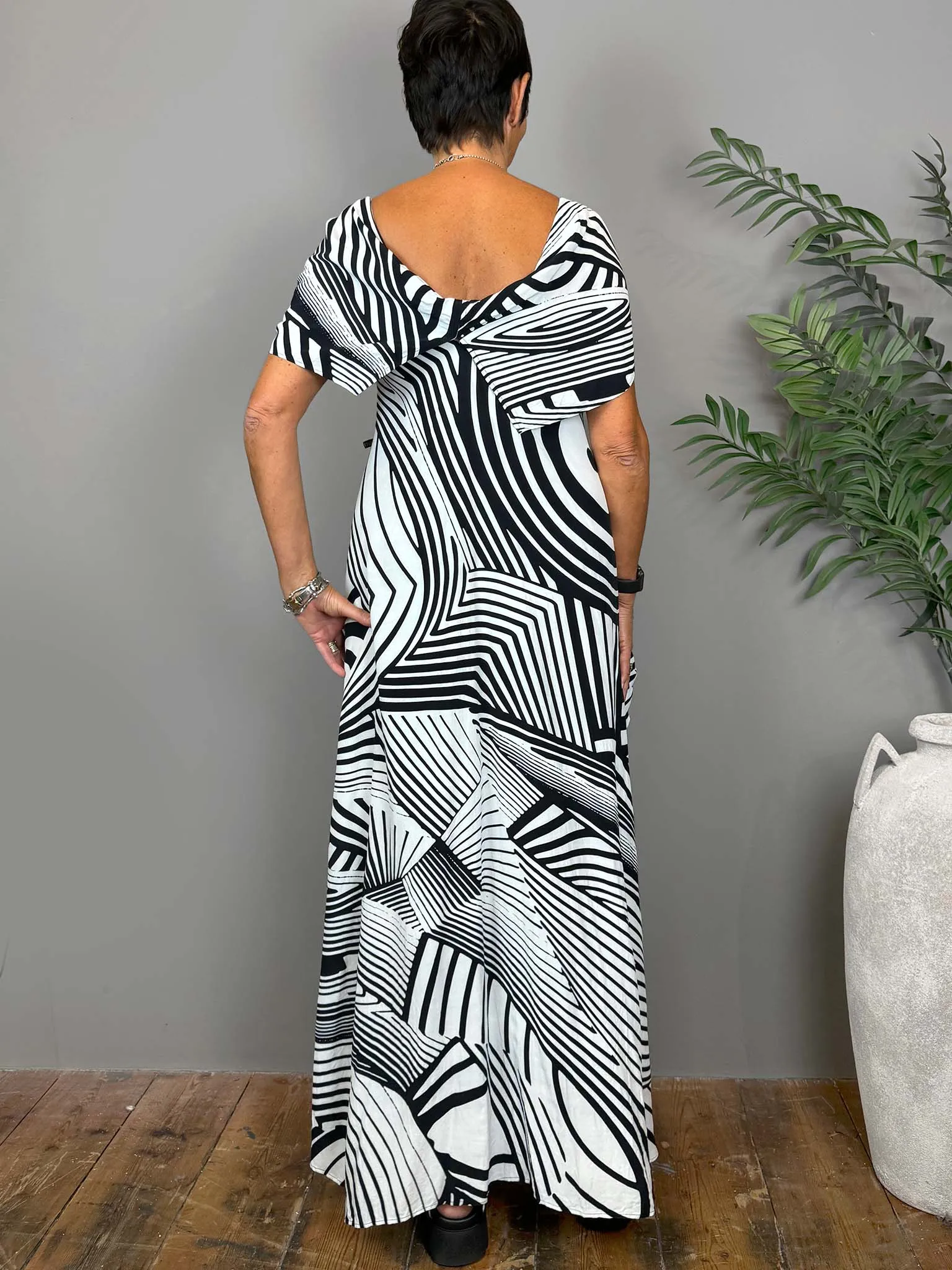 Monochrome Geometric Print Maxi Dress - PAKA10