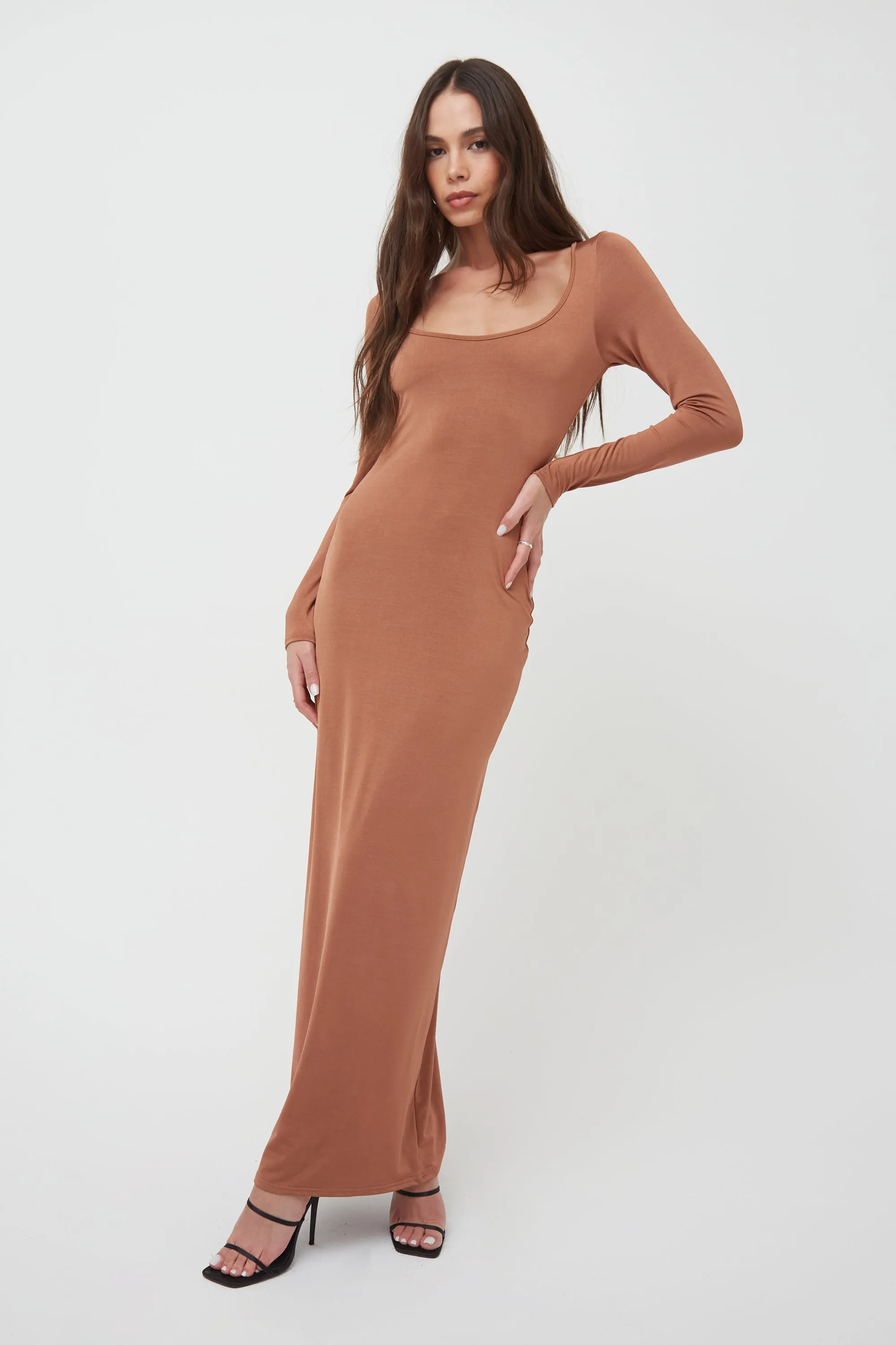 PREMIUM SCOOP NECK MAXI DRESS